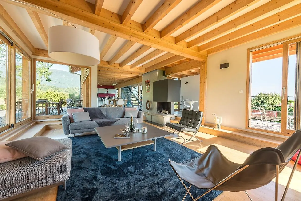 Wood & Art: Lakeside Maison with Panoramic Annecy Views Saint-Jorioz France