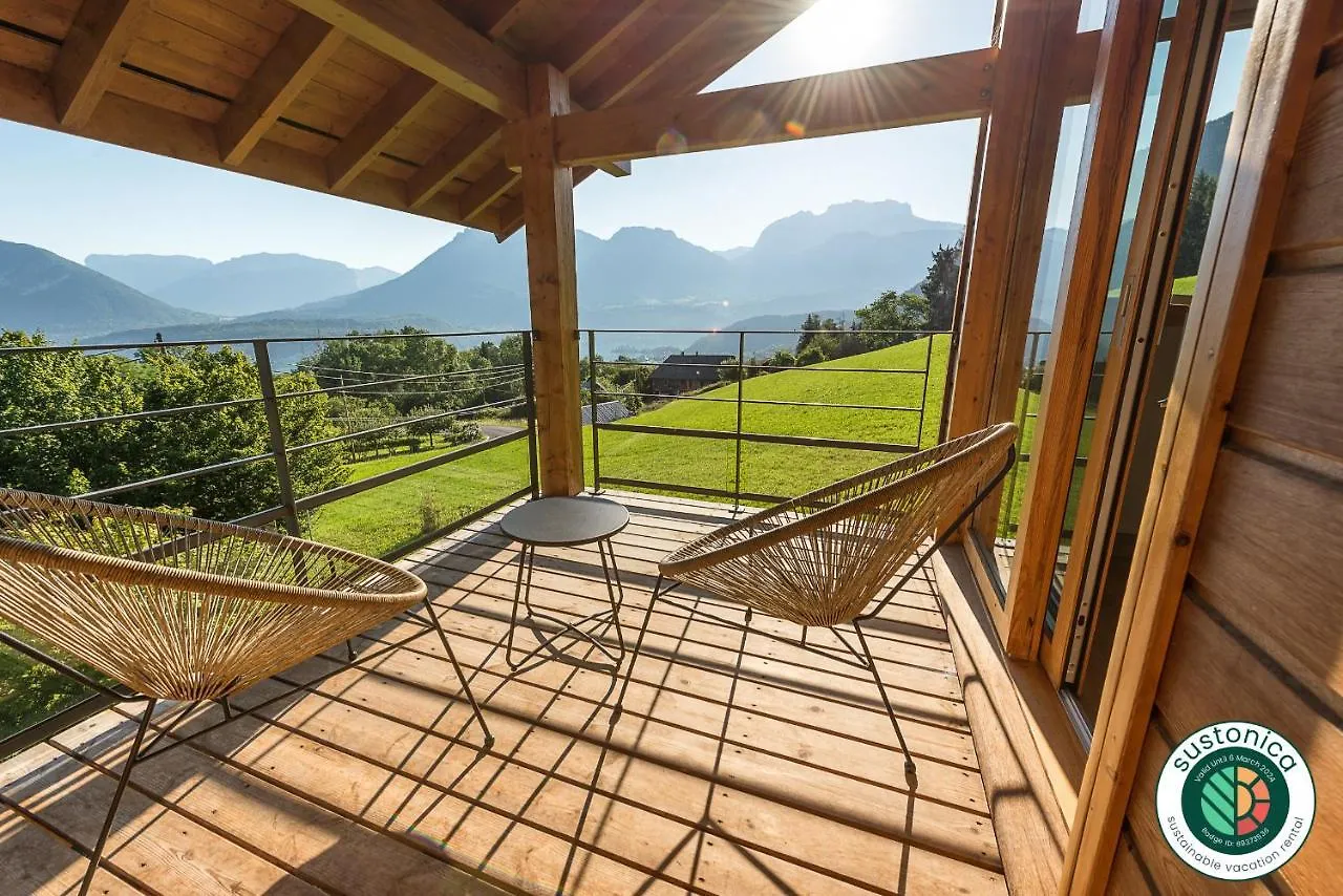 Wood & Art: Lakeside Maison with Panoramic Annecy Views Saint-Jorioz